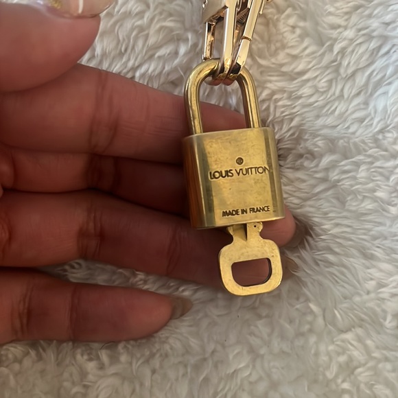 ✨ AUTHENTIC✨ LOUIS VUITTON pad lock with key and chain - Picture 4 of 5